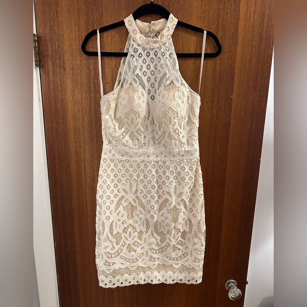 Brand: Dave & Johnny
Size 5/6
White with nude underlay